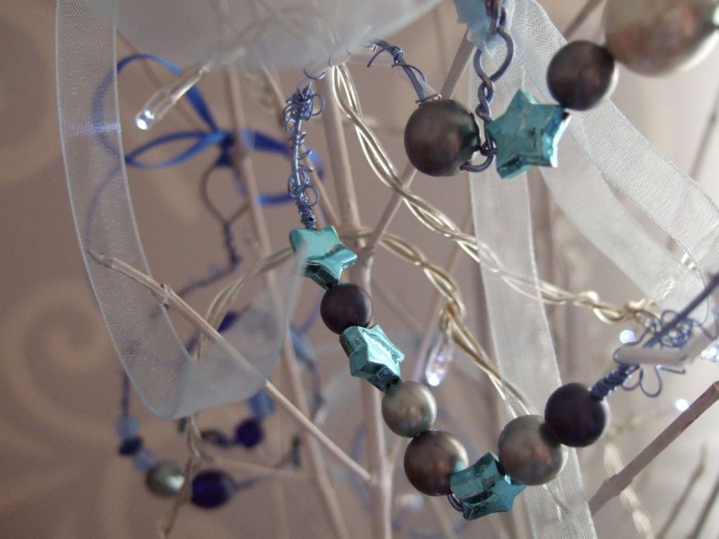 blue bead & wire decorations