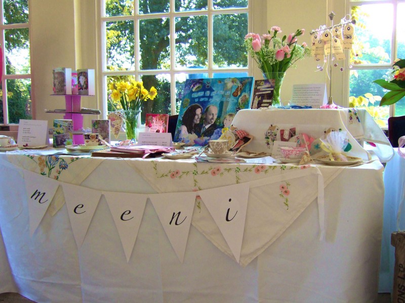 meeni stand