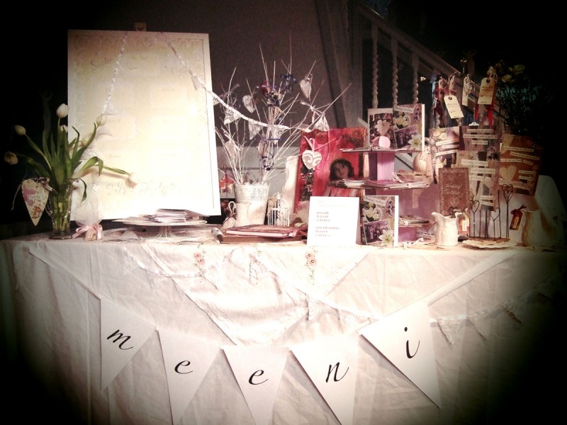 meeni stand